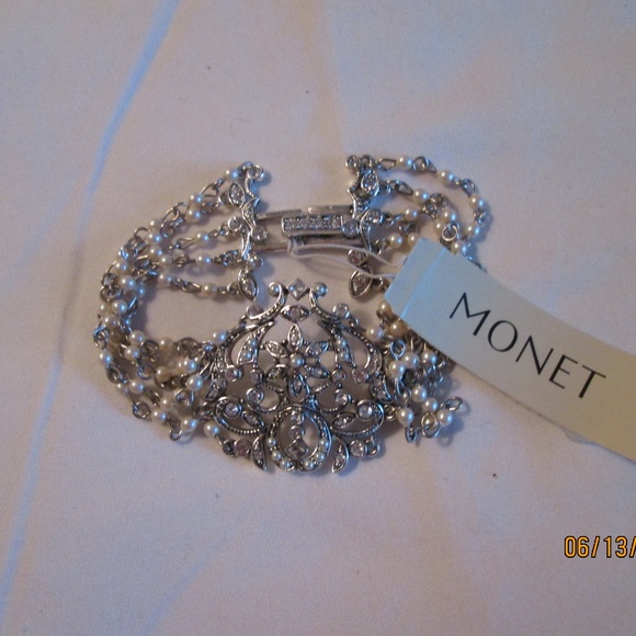 MONET PEARL FLORAL CENTER BRACELET , DECORATIVE CL - Picture 2 of 5